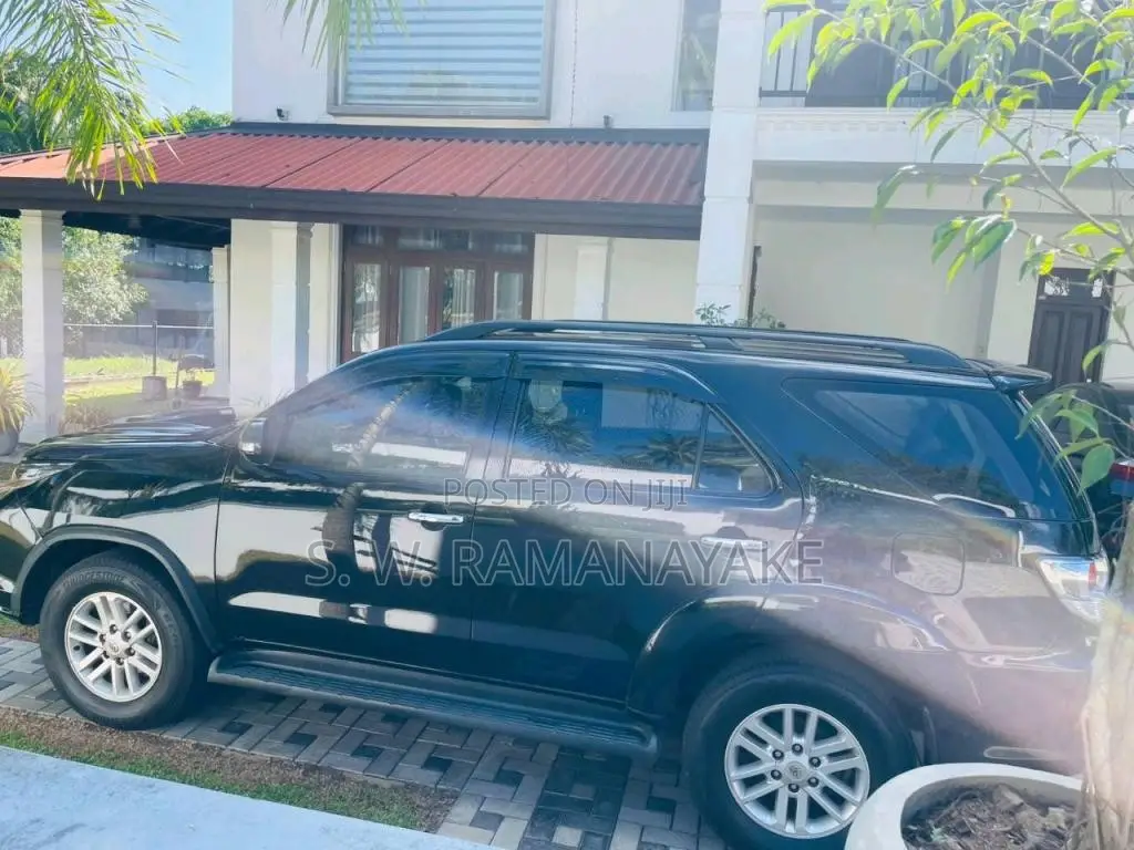 Toyota Fortuner 2013 SUV (Used)