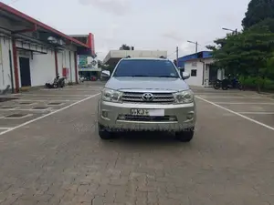 Toyota Fortuner 2010 SUV (Used)