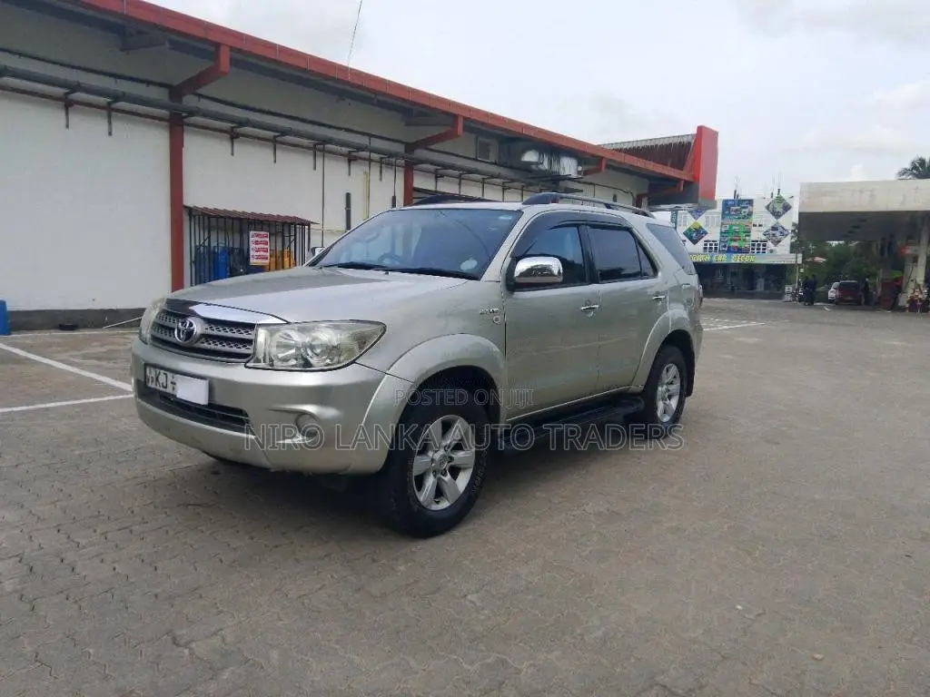 Toyota Fortuner 2010 SUV (Used)