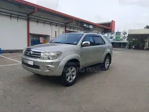 Toyota Fortuner 2010 SUV (Used)