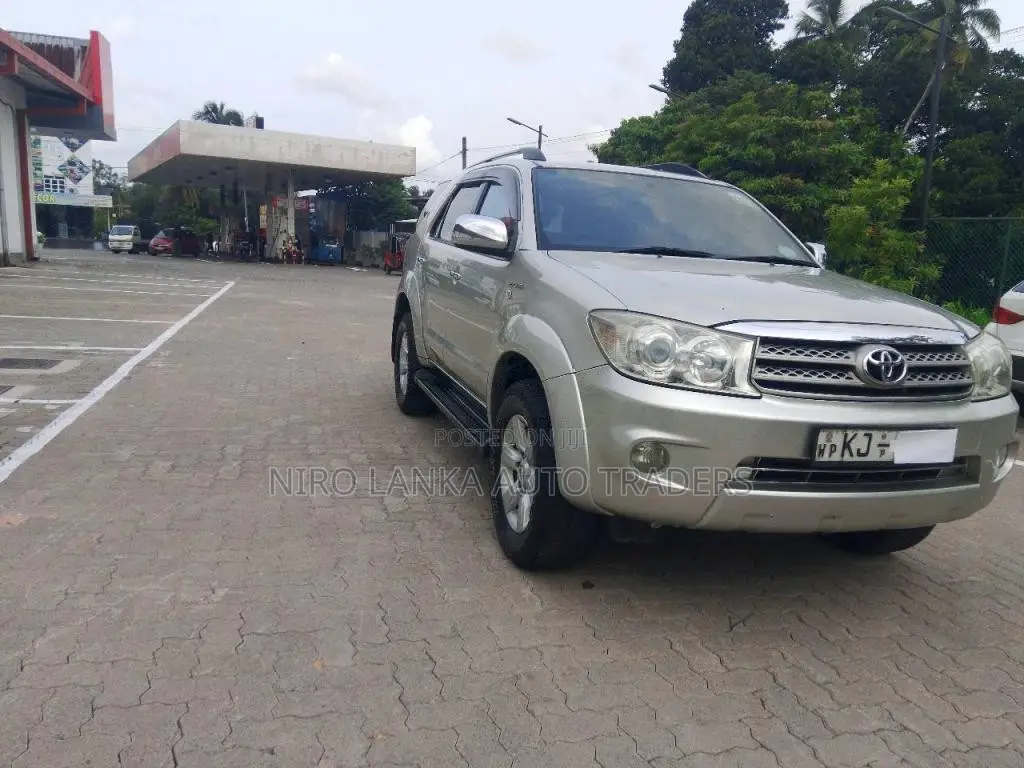 Toyota Fortuner 2010 SUV (Used)