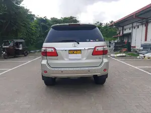 Toyota Fortuner 2010 SUV (Used)