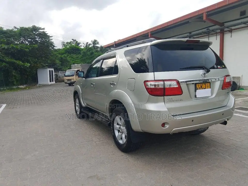 Toyota Fortuner 2010 SUV (Used)