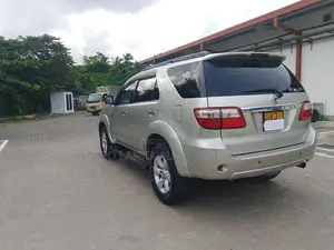 Toyota Fortuner 2010 SUV (Used)