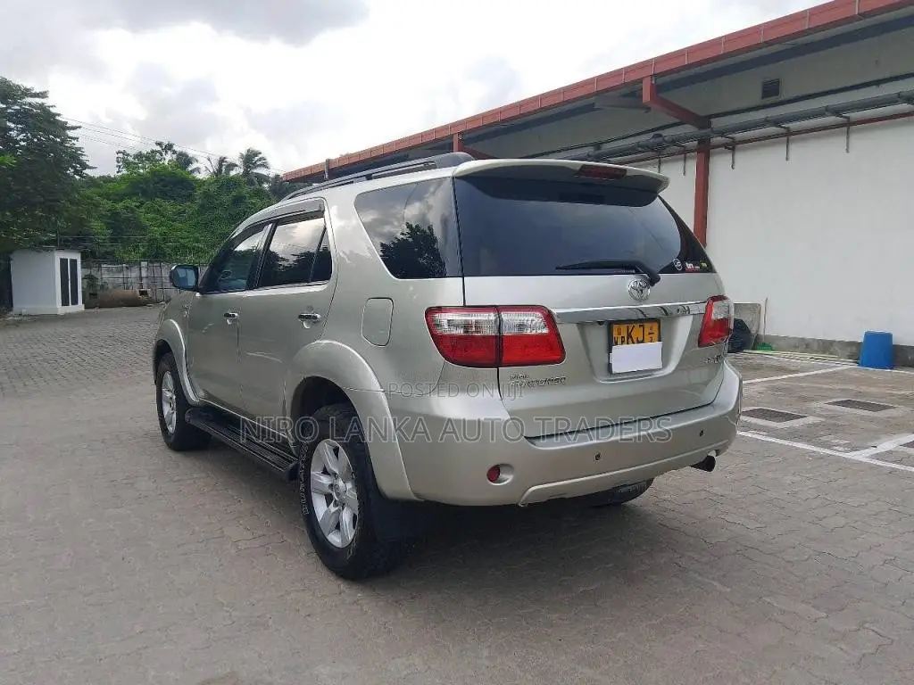 Toyota Fortuner 2010 SUV (Used)