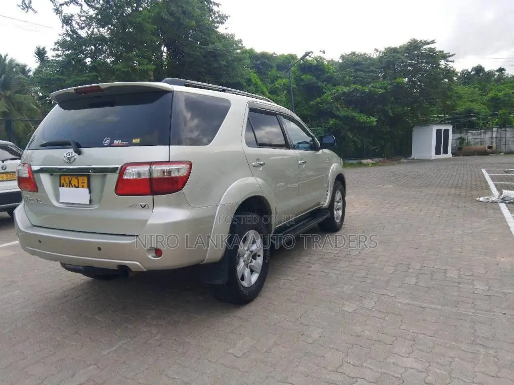 Toyota Fortuner 2010 SUV (Used)