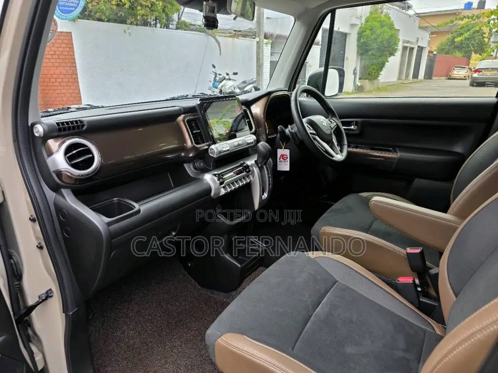 Suzuki Xbee 2023 SUV (Used)