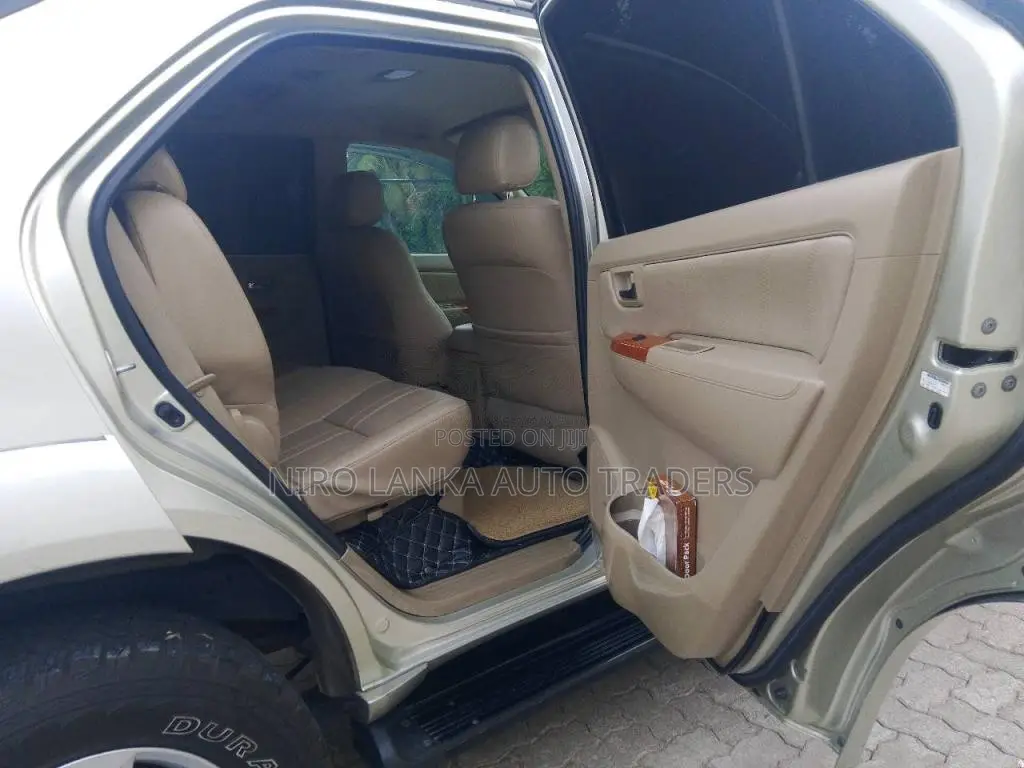 Toyota Fortuner 2010 SUV (Used)