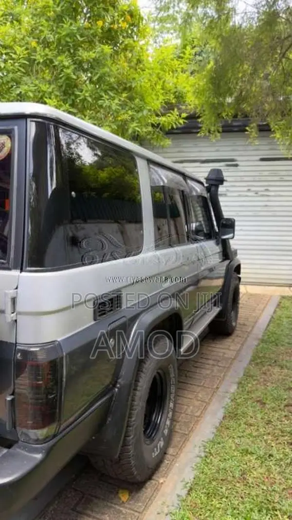 Toyota Box Prado 1990 SUV (Used)