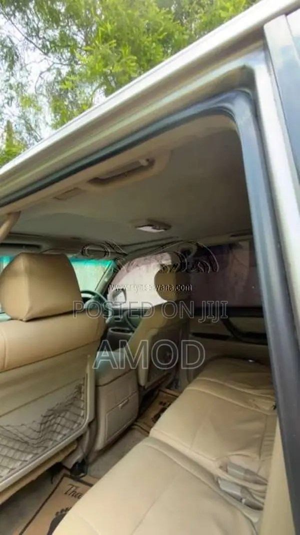 Toyota Land Cruiser 100 2003 SUV (Used)