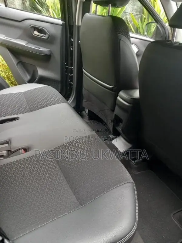 Toyota Raize 2025 SUV (Used)