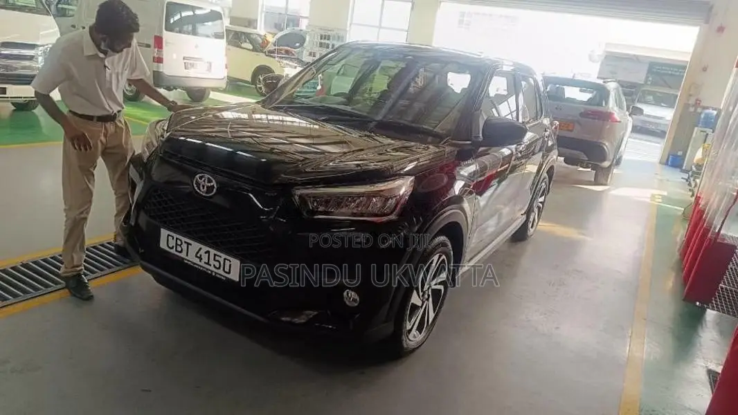 Toyota Raize 2025 SUV (Used)
