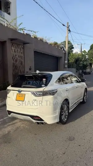 Toyota Harrier Hybrid 2015 SUV (Used)
