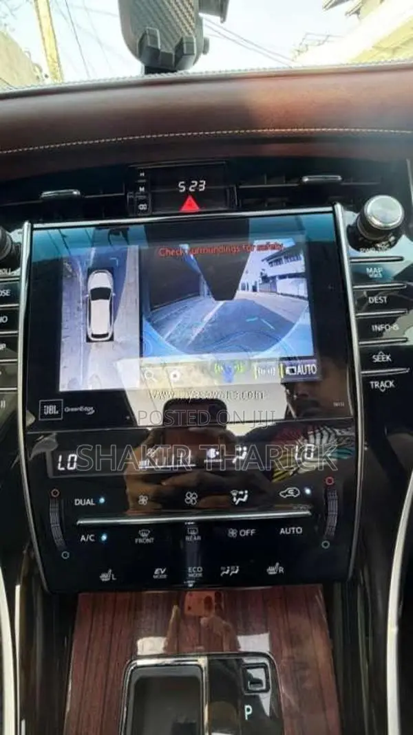 Toyota Harrier Hybrid 2015 SUV (Used)