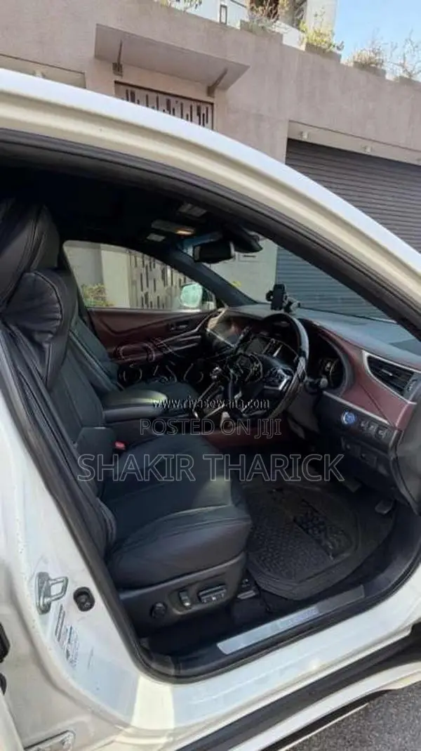 Toyota Harrier Hybrid 2015 SUV (Used)