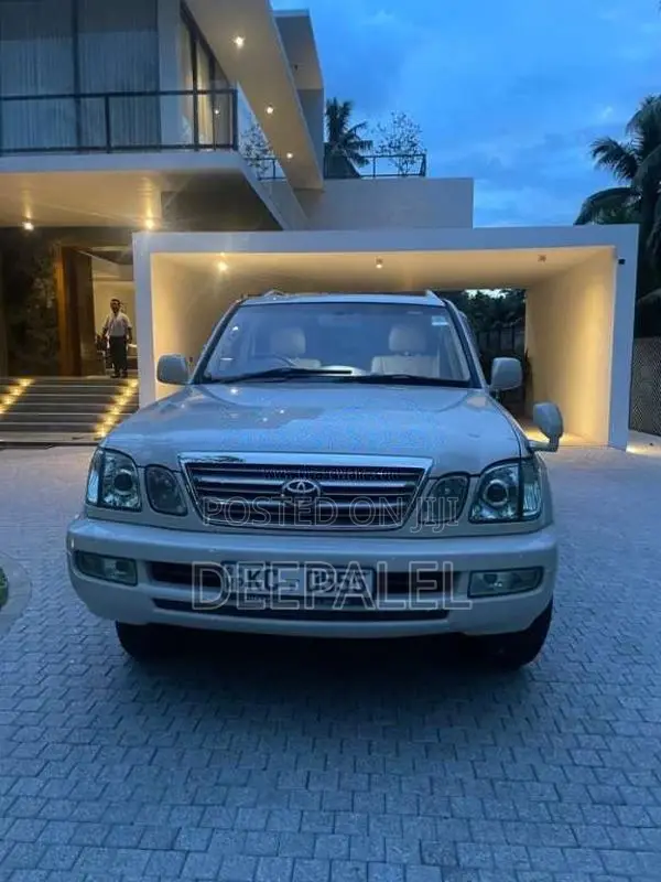 Toyota Land Cruiser Cygnus 2003 SUV (Used)