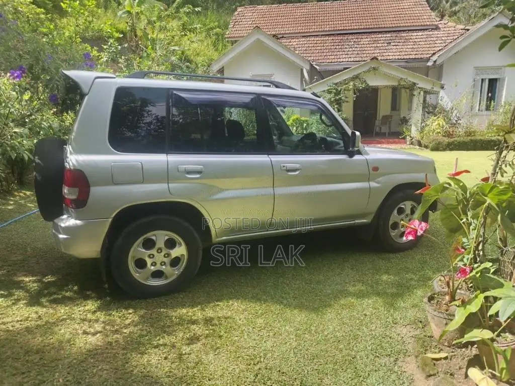 Mitsubishi Pajero IO 2000 SUV (Used)