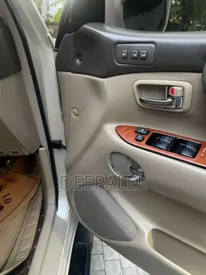 Toyota Land Cruiser Cygnus 2003 SUV (Used)