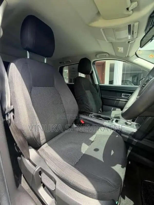 Land-Rover Discovery Sport 2018 SUV (Used)