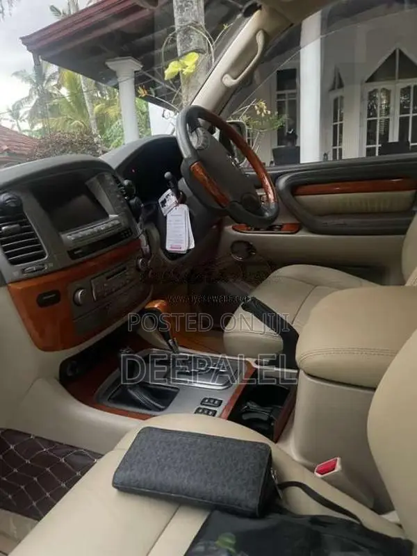 Toyota Land Cruiser Cygnus 2003 SUV (Used)