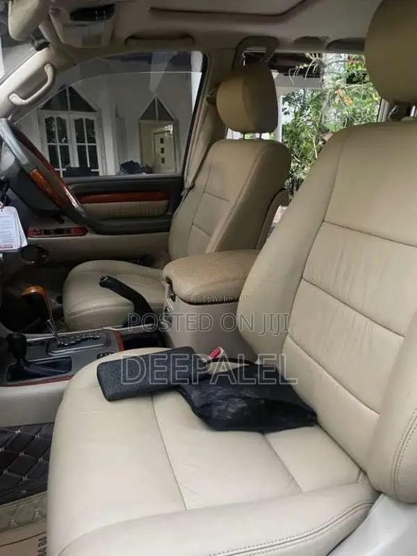 Toyota Land Cruiser Cygnus 2003 SUV (Used)