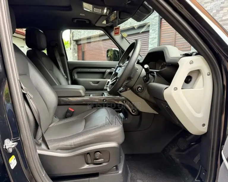 Land-Rover Defender P400e HSE X Dynamic 2025 SUV (Used)