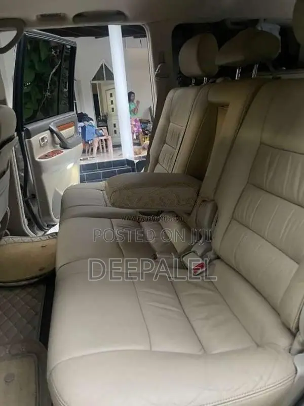 Toyota Land Cruiser Cygnus 2003 SUV (Used)