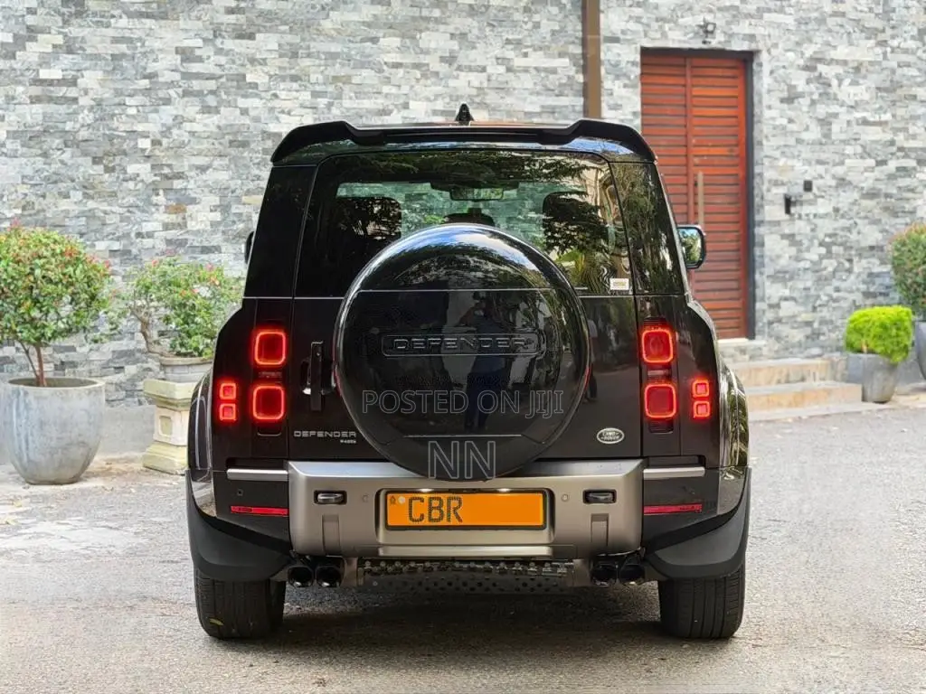 Land-Rover Defender P400e HSE X Dynamic 2025 SUV (Used)