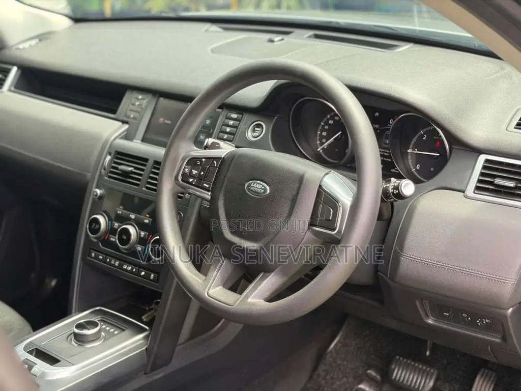 Land-Rover Discovery Sport 2018 SUV (Used)