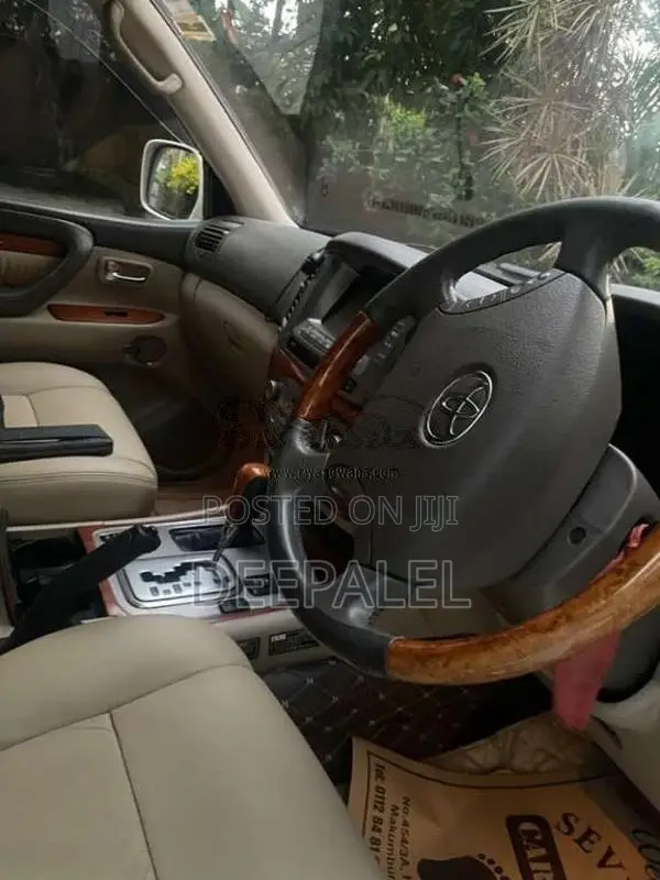 Toyota Land Cruiser Cygnus 2003 SUV (Used)