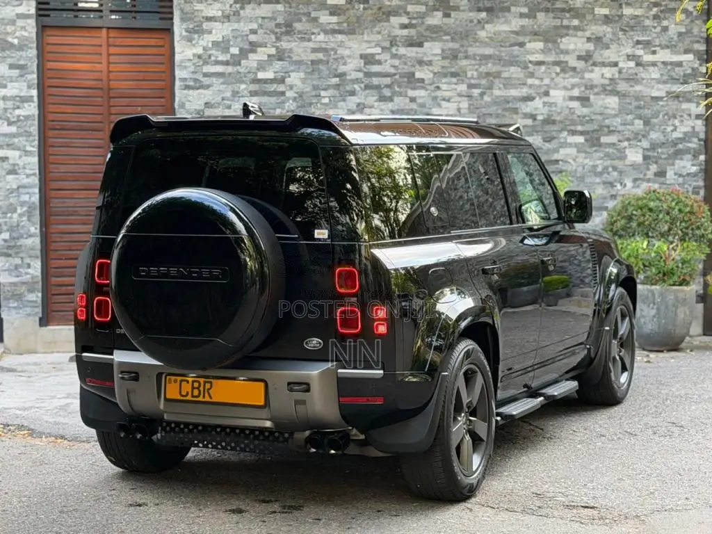 Land-Rover Defender P400e HSE X Dynamic 2025 SUV (Used)