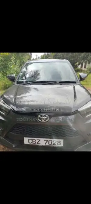 Toyota Raize 2025 SUV (Used)
