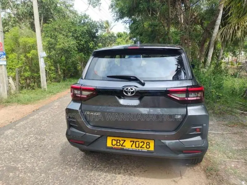 Toyota Raize 2025 SUV (Used)
