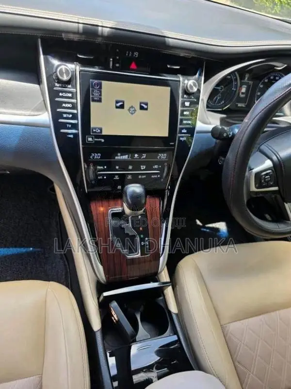 Toyota Harrier 2015 SUV (Used)