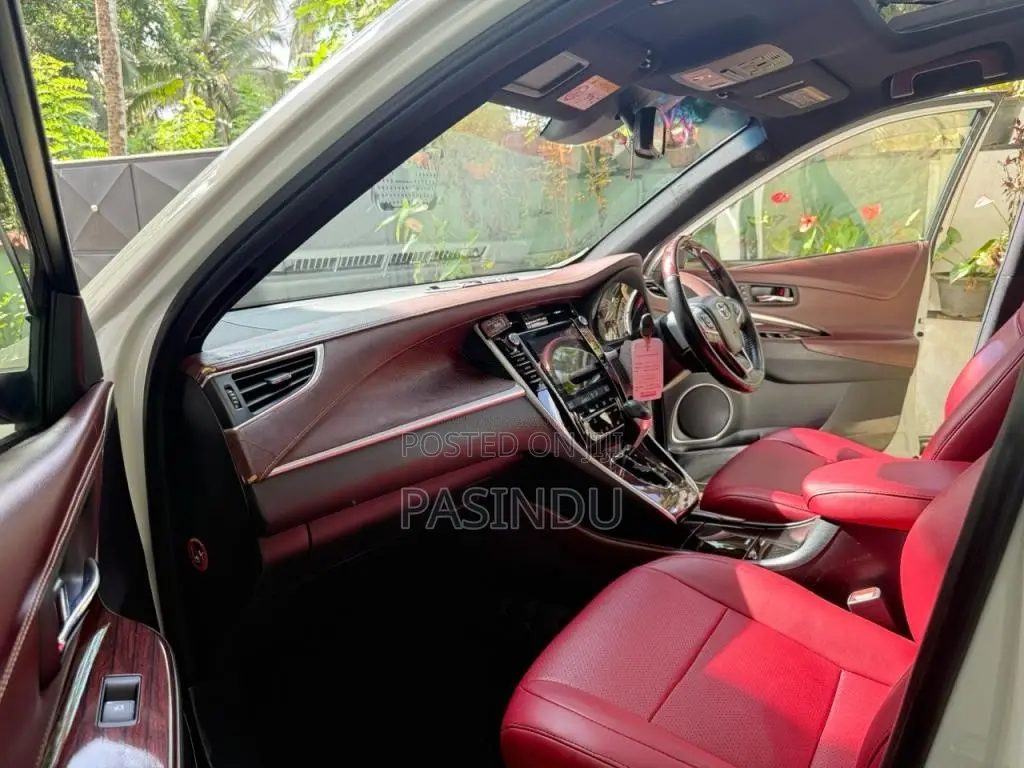 Toyota Harrier 2015 SUV (Used)