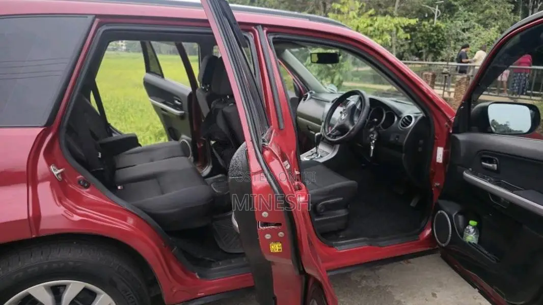 Suzuki Grand Vitara 2L VVT 2013 SUV (Used)