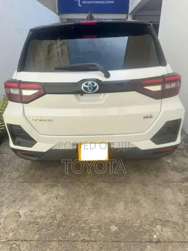 Toyota Raize Hybrid BSM 2025 SUV (Used)