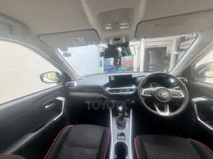 Toyota Raize Hybrid BSM 2025 SUV (Used)