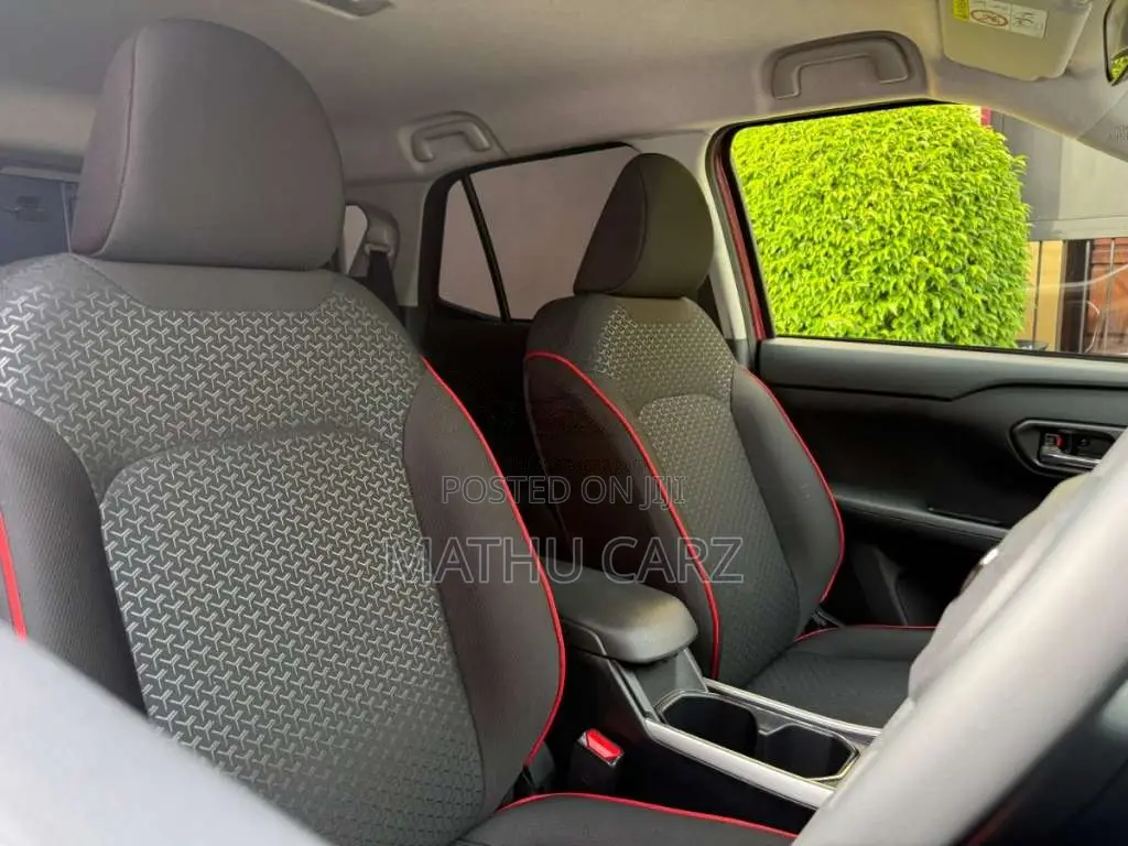 Toyota Raize 1 2L Hybrid Red 2025 SUV Unregistered (Recondition)
