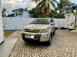 Toyota Fortuner 2006 SUV (Used)