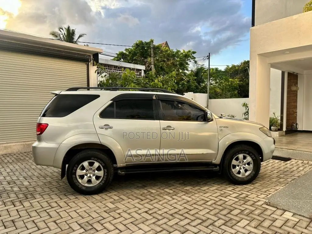 Toyota Fortuner 2006 SUV (Used)