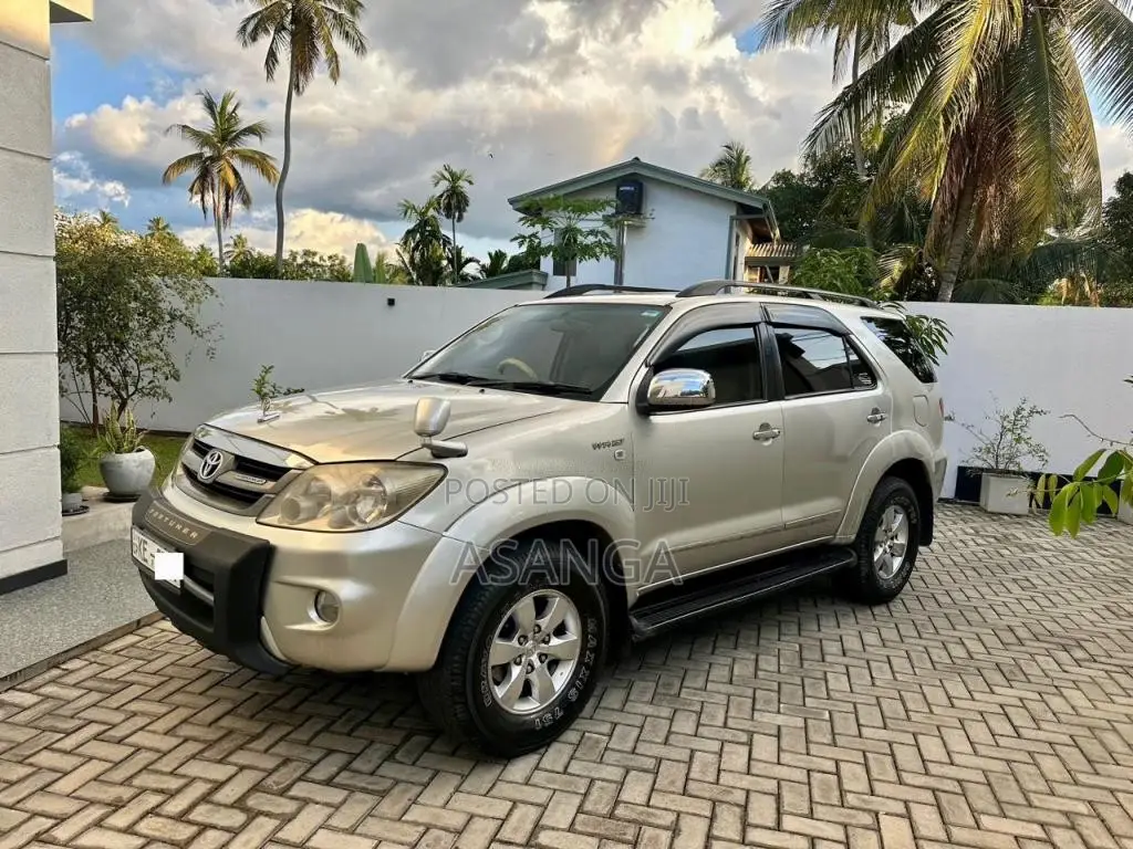 Toyota Fortuner 2006 SUV (Used)