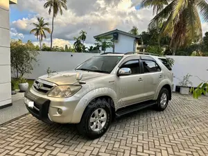 Toyota Fortuner 2006 SUV (Used)