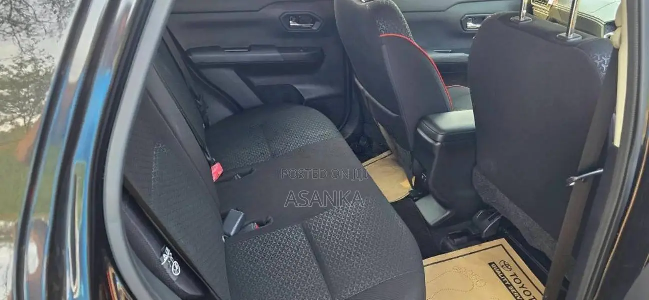 Toyota Raize Hybrid 2023 SUV (Used)