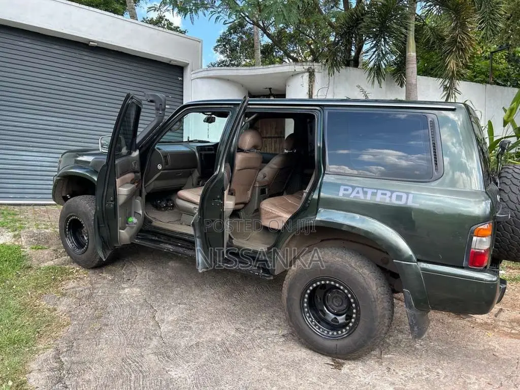 Nissan Patrol 2000 SUV (Used)
