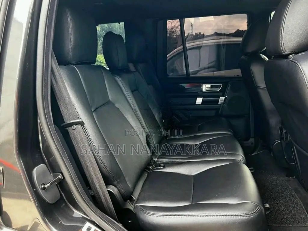 Land-Rover Discovery 2014 SUV (Used)