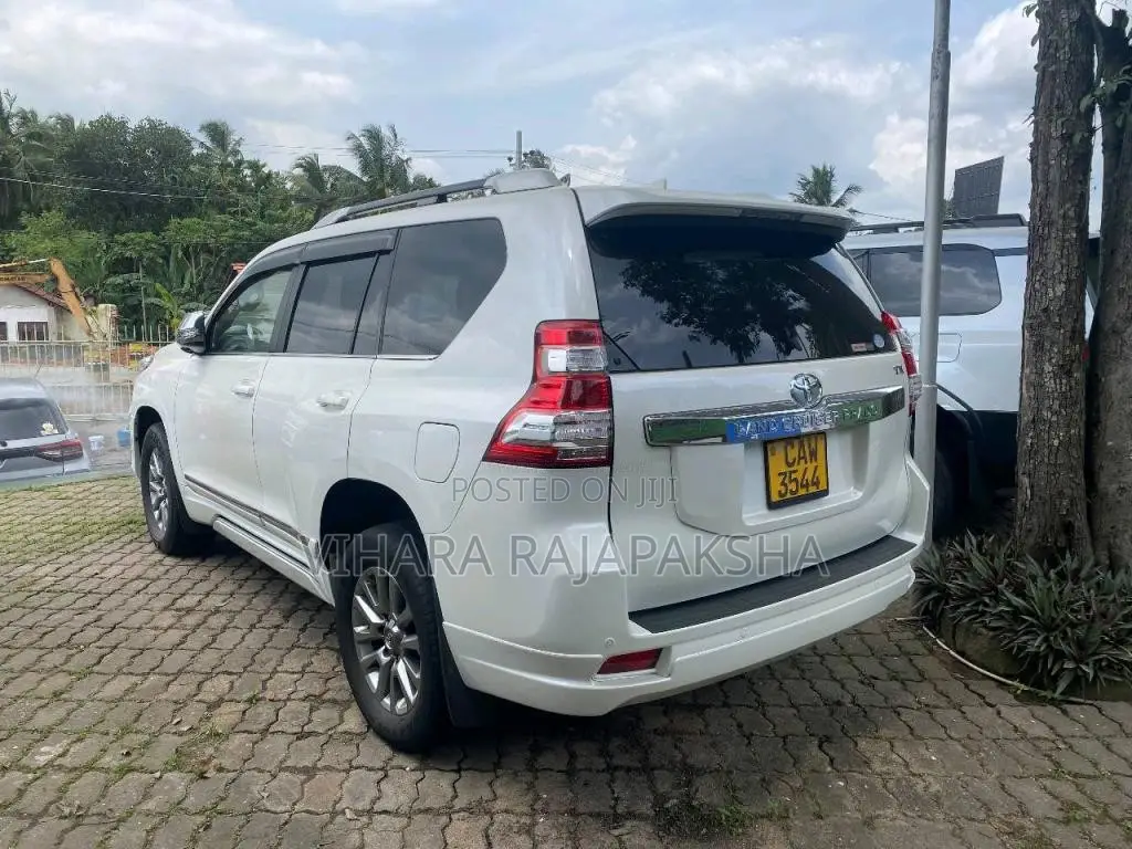Toyota Land Cruiser 2017 SUV (Used)