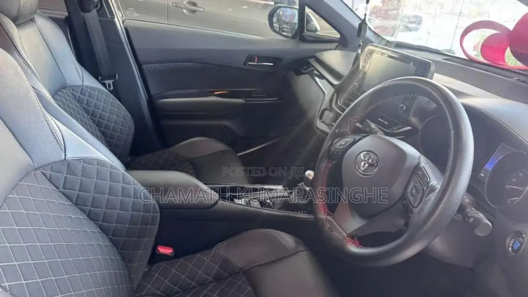 Toyota CHR 2023 SUV (Used)