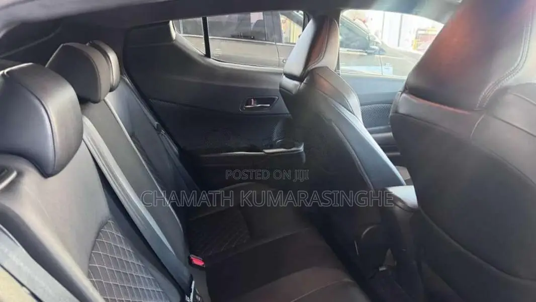 Toyota CHR 2023 SUV (Used)