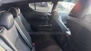 Toyota CHR 2023 SUV (Used)